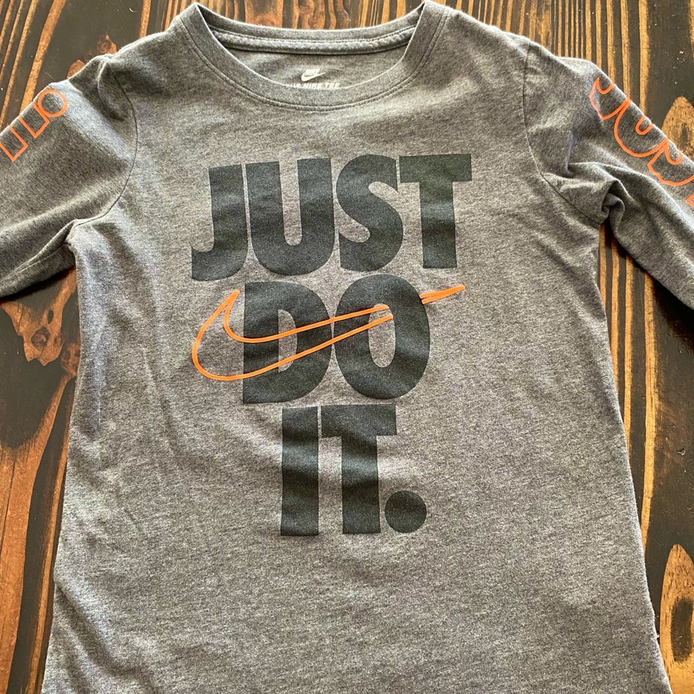 Nike Boys Long Sleeve Tee size XS